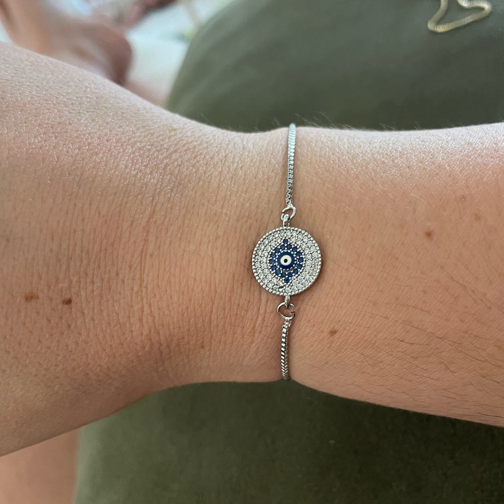 Bracelets - Picture 5 of 8